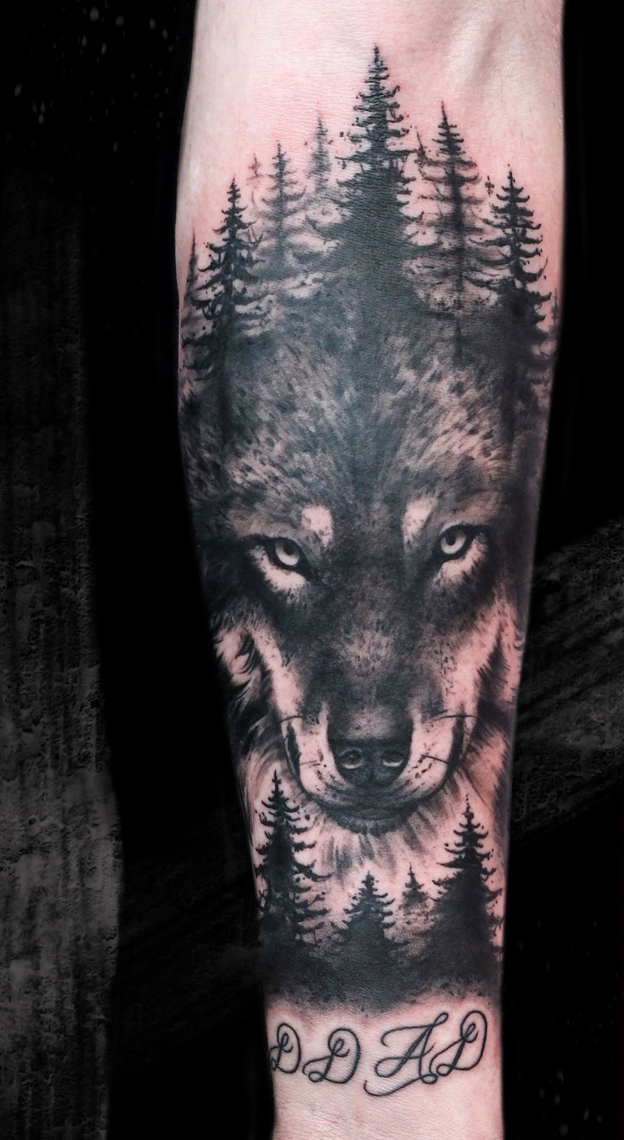 Lobo y bosque • Sick Nurse Tattoo by Rafa Garabal